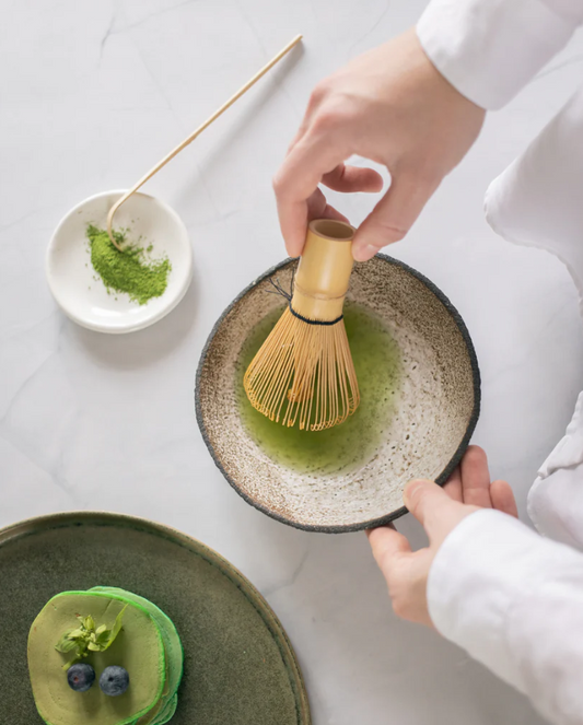 De bamboe matcha klopper: essentieel voor de perfecte matcha ervaring